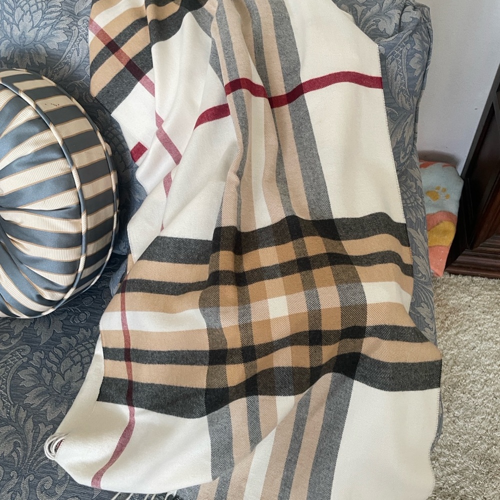 V. FRAAS Classic Plaid Scarf in Cream, Black, and Tan